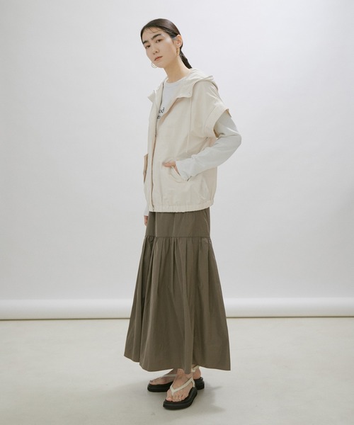 SALON adam et rope'（サロン アダム エ ロペ）の「【WEB・一部直営店舗限定】[手洗い・袖取り外し可能]マルチウェイマウンテンパーカー/ベスト（マウンテンパーカー・レディース・ベージュ/ブラック/グレー系その他・FREE）」の18枚目の写真