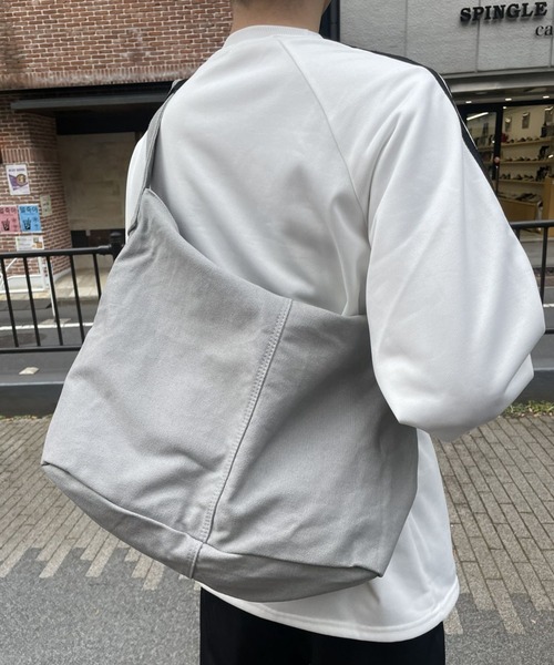 B.R.U（ブル）の「【A4収納可能】大容量キャンバストートバッグ / キャンバスショルダーバッグ（ショルダーバッグ・メンズ・ホワイト/ブラック/カーキ/グレー/ブルー・FREE）」の3枚目の写真