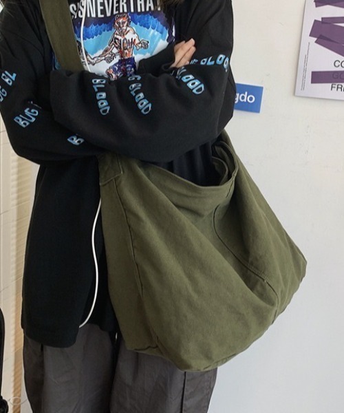 B.R.U（ブル）の「【A4収納可能】大容量キャンバストートバッグ / キャンバスショルダーバッグ（ショルダーバッグ・メンズ・ホワイト/ブラック/カーキ/グレー/ブルー・FREE）」の4枚目の写真