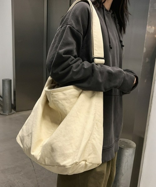 B.R.U（ブル）の「【A4収納可能】大容量キャンバストートバッグ / キャンバスショルダーバッグ（ショルダーバッグ・メンズ・ホワイト/ブラック/カーキ/グレー/ブルー・FREE）」の9枚目の写真