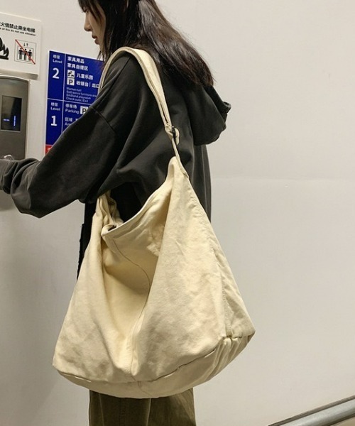 B.R.U（ブル）の「【A4収納可能】大容量キャンバストートバッグ / キャンバスショルダーバッグ（ショルダーバッグ・メンズ・ホワイト/ブラック/カーキ/グレー/ブルー・FREE）」の12枚目の写真