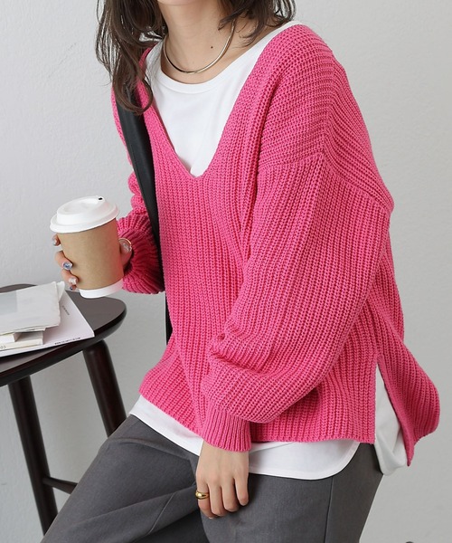 COLONY 2139(コロニートゥーワンスリーナイン)の「深V畦ニットプルオーバー(ニット/セーター・レディース・ピンク/オフホワイト/ブルー/ブラック・FREE)」の4枚目の写真