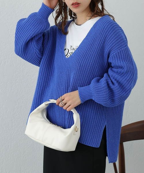 COLONY 2139(コロニートゥーワンスリーナイン)の「深V畦ニットプルオーバー(ニット/セーター・レディース・ピンク/オフホワイト/ブルー/ブラック・FREE)」の3枚目の写真