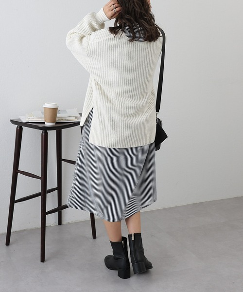 COLONY 2139(コロニートゥーワンスリーナイン)の「深V畦ニットプルオーバー(ニット/セーター・レディース・ピンク/オフホワイト/ブルー/ブラック・FREE)」の21枚目の写真