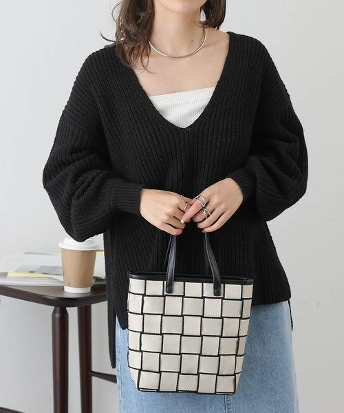 COLONY 2139(コロニートゥーワンスリーナイン)の「深V畦ニットプルオーバー(ニット/セーター・レディース・ピンク/オフホワイト/ブルー/ブラック・FREE)」の9枚目の写真