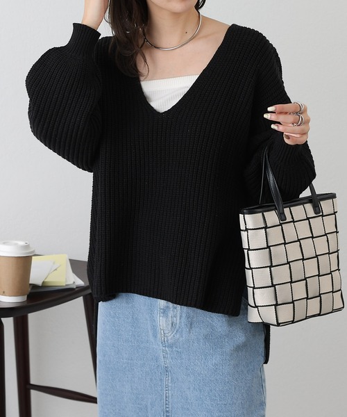 COLONY 2139(コロニートゥーワンスリーナイン)の「深V畦ニットプルオーバー(ニット/セーター・レディース・ピンク/オフホワイト/ブルー/ブラック・FREE)」の11枚目の写真