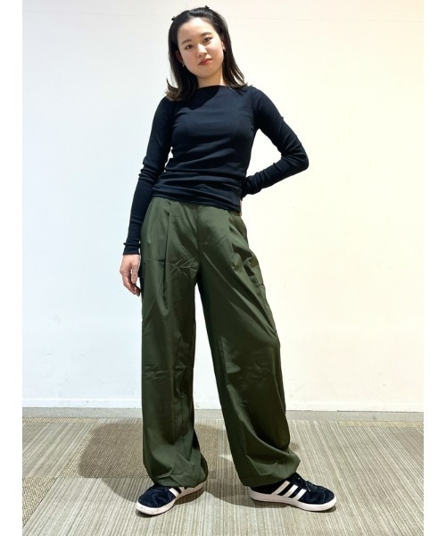 GAP(ギャップ)の「モダン ボートネックTシャツ(長袖)(Tシャツ/カットソー・レディース・ネイビー/ホワイト/ブラック/その他/イエロー/ホワイト×ブラック・XS/S/M/L/XL/XXS)」の9枚目の写真