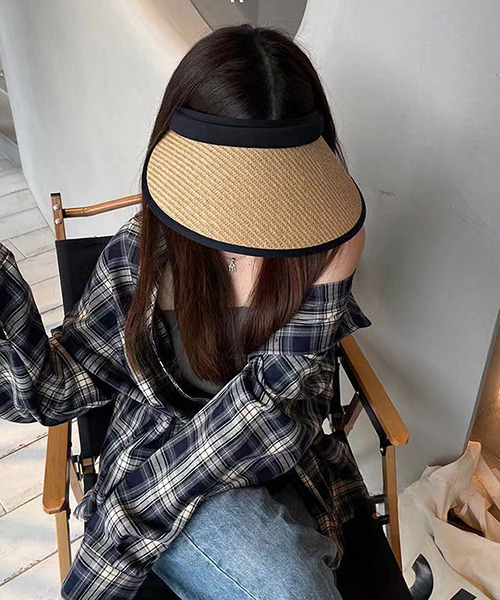 c.u.l（シーユーエル）の「つば広 サンバイザー 日焼け防止 cula568（サンバイザー・レディース・アイボリー/ブラック・FREE）」の3枚目の写真