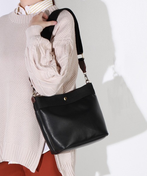 LUGG NAGG(ラグナグ)の「【adottona/アドット】ショルダーつきミニバッグ(ショルダーバッグ・レディース・ベージュ/ブラック・FREE)」の2枚目の写真