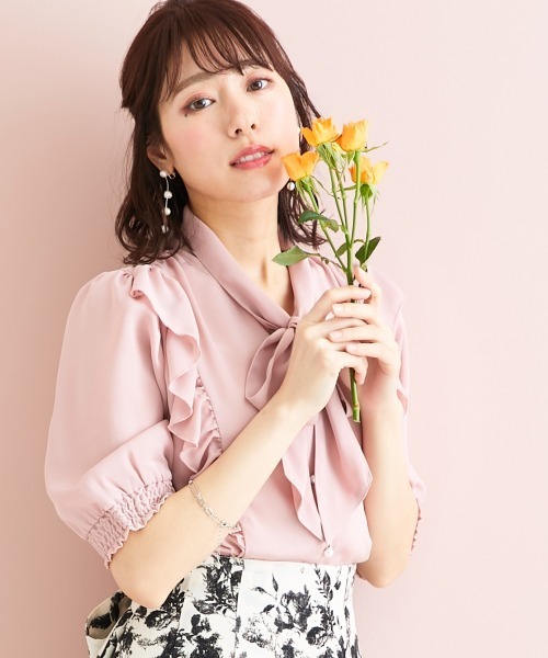 marun（マルン）の「＜大きいサイズ＞ ボータイリボンブラウス marun（シャツ/ブラウス・レディース・ネイビー/ピンク・L/LL/3L/4L/5L）」の2枚目の写真