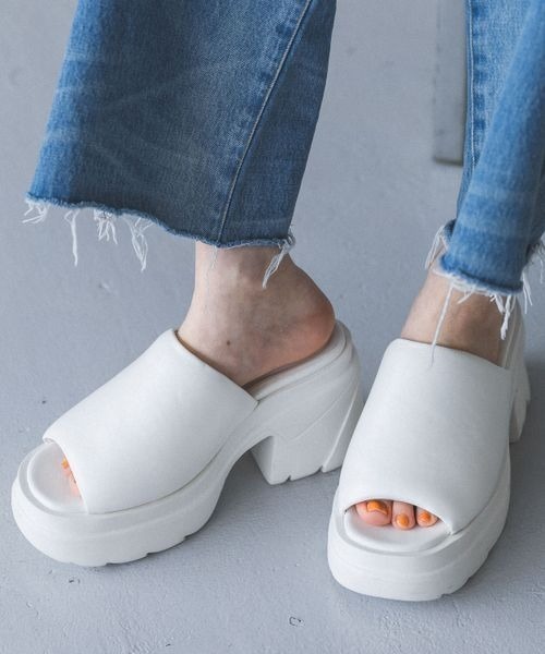 JEANASIS（ジーナシス）の「パファーアツゾコヒールサンダル/191575（サンダル・レディース・イエロー/ブラック/ホワイト・MEDIUM/LARGE）」の2枚目の写真