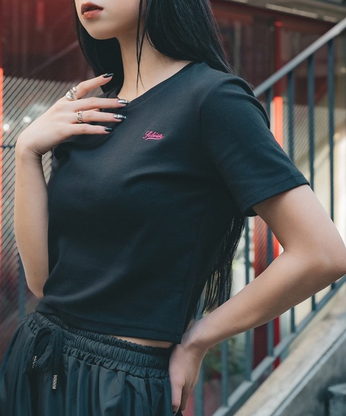 Subciety（サブサエティ）の「CROPPED TINY TEE（Tシャツ/カットソー・レディース・ホワイト/ブラック/グリーン/グレー・LARGE/SMALL/MEDIUM）」の3枚目の写真