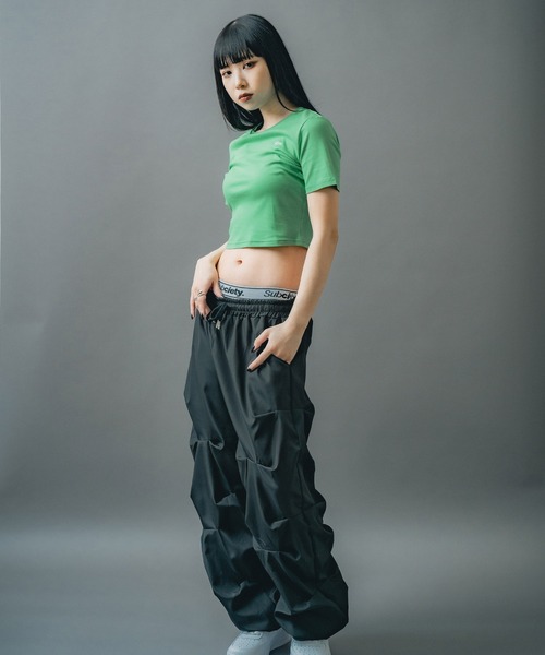 Subciety（サブサエティ）の「CROPPED TINY TEE（Tシャツ/カットソー・レディース・ホワイト/ブラック/グリーン/グレー・LARGE/SMALL/MEDIUM）」の6枚目の写真