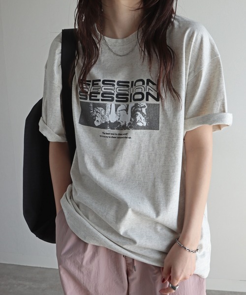 COURO（コウロ）の「デザインロゴプリントTシャツ（Tシャツ/カットソー・レディース・クリーム/チャコールグレー/ブラック/ホワイト系/ホワイト系1/ホワイト系2/ホワイト/オートミール/キナリ/ミント/ブラック系/ブラック系1/ホワイト系3/ホワイト系4/ライトグレー系/ライトグレー系1/ライトグレー系2・M/L）」の14枚目の写真