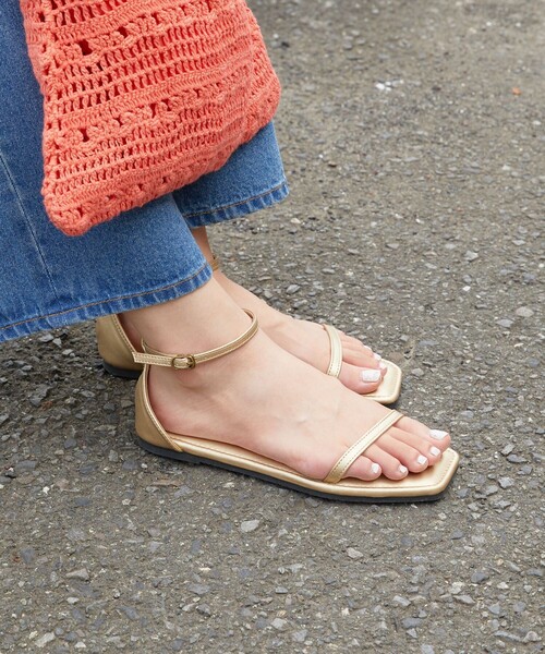 FREAK'S STORE（フリークスストア）の「【限定展開】フラット2ベルトサンダル（サンダル・レディース・シルバー/オフホワイト/ブラック/ゴールド/ピンク・23.5cm/24.0cm/24.5cm/23.0cm）」の18枚目の写真