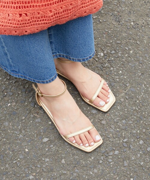 FREAK'S STORE（フリークスストア）の「【限定展開】フラット2ベルトサンダル（サンダル・レディース・シルバー/オフホワイト/ブラック/ゴールド/ピンク・23.5cm/24.0cm/24.5cm/23.0cm）」の19枚目の写真