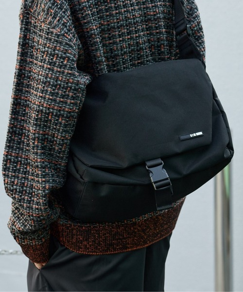 COLONY 2139（コロニートゥーワンスリーナイン）の「撥水メッセンジャーバッグ（メッセンジャーバッグ・メンズ・ブラック/ベージュ/グレー/グリーン・FREE）」の2枚目の写真