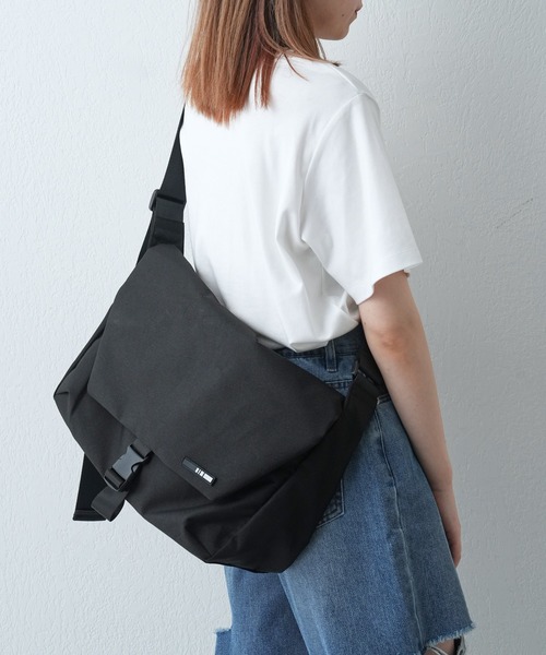 COLONY 2139（コロニートゥーワンスリーナイン）の「撥水メッセンジャーバッグ（メッセンジャーバッグ・メンズ・ブラック/ベージュ/グレー/グリーン・FREE）」の6枚目の写真