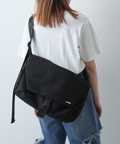 COLONY 2139（コロニートゥーワンスリーナイン）の「撥水メッセンジャーバッグ（メッセンジャーバッグ・メンズ・ブラック/ベージュ/グレー/グリーン・FREE）」の9枚目の写真