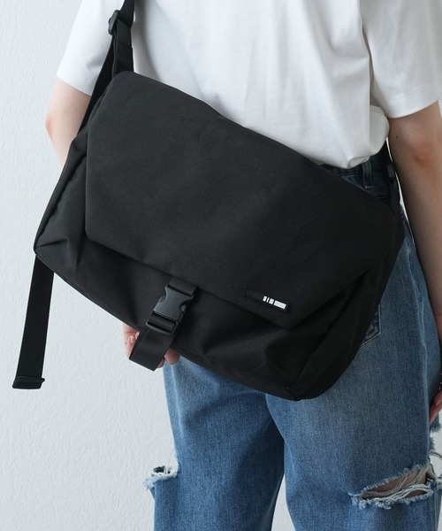 COLONY 2139（コロニートゥーワンスリーナイン）の「撥水メッセンジャーバッグ（メッセンジャーバッグ・メンズ・ブラック/ベージュ/グレー/グリーン・FREE）」の11枚目の写真