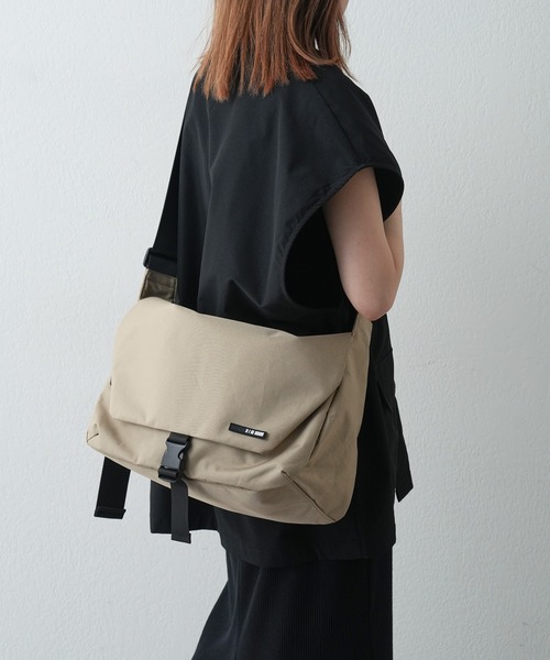 COLONY 2139（コロニートゥーワンスリーナイン）の「撥水メッセンジャーバッグ（メッセンジャーバッグ・メンズ・ブラック/ベージュ/グレー/グリーン・FREE）」の19枚目の写真