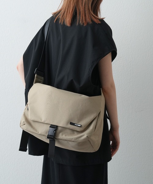COLONY 2139（コロニートゥーワンスリーナイン）の「撥水メッセンジャーバッグ（メッセンジャーバッグ・メンズ・ブラック/ベージュ/グレー/グリーン・FREE）」の20枚目の写真