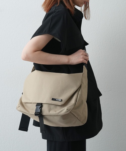 COLONY 2139（コロニートゥーワンスリーナイン）の「撥水メッセンジャーバッグ（メッセンジャーバッグ・メンズ・ブラック/ベージュ/グレー/グリーン・FREE）」の18枚目の写真