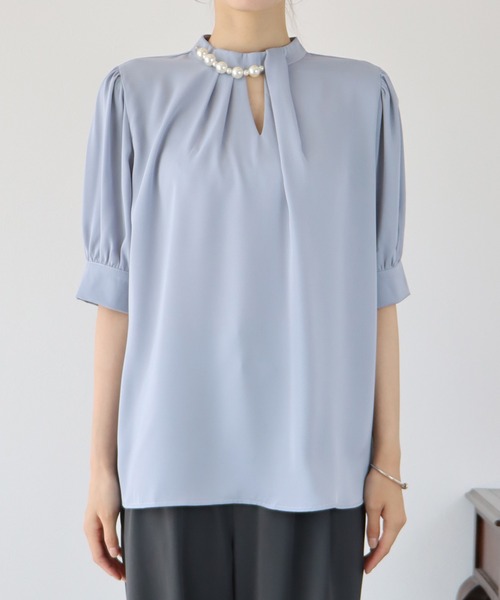 BLUEEAST（ブルーイースト）の「パール付きスタンドカラーブラウス（シャツ/ブラウス・レディース・ベージュ/オフホワイト/ブルーグレー・MEDIUM/LARGE）」の13枚目の写真