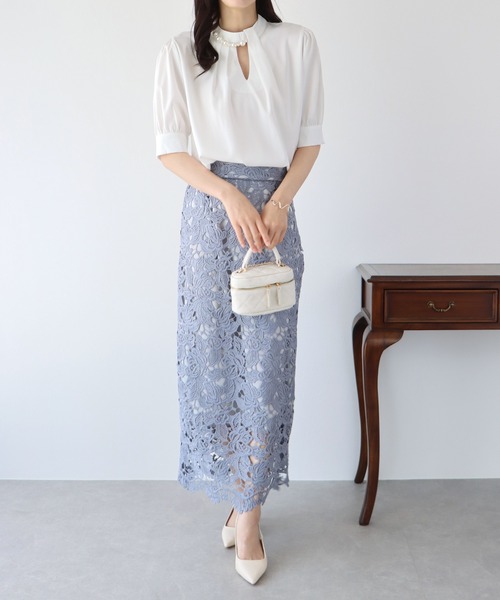 BLUEEAST（ブルーイースト）の「パール付きスタンドカラーブラウス（シャツ/ブラウス・レディース・ベージュ/オフホワイト/ブルーグレー・MEDIUM/LARGE）」の10枚目の写真