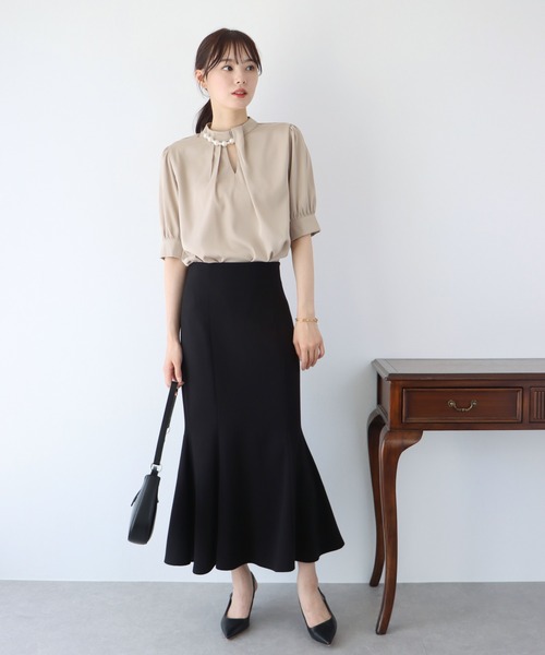 BLUEEAST（ブルーイースト）の「パール付きスタンドカラーブラウス（シャツ/ブラウス・レディース・ベージュ/オフホワイト/ブルーグレー・MEDIUM/LARGE）」の12枚目の写真