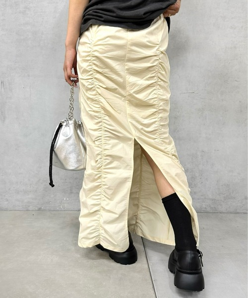 WHO'S WHO gallery（フーズフーギャラリー）の「ギャザーロングスカート（スカート・レディース・ブラック/ホワイト・FREE）」の3枚目の写真