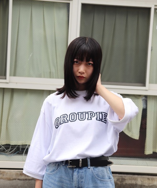 ADAM PATEK(アダムパテック)の「ADAMPATEK / groupie college Logo looose T/ルーズシルエットカレッジロゴビッグTシャツ(AP2314034)(Tシャツ/カットソー・レディース・ブラック/ホワイト/グレー・1/2/3)」の1枚目の写真