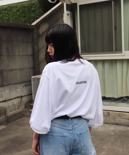 ADAM PATEK(アダムパテック)の「ADAMPATEK / groupie college Logo looose T/ルーズシルエットカレッジロゴビッグTシャツ(AP2314034)(Tシャツ/カットソー・レディース・ブラック/ホワイト/グレー・1/2/3)」の6枚目の写真