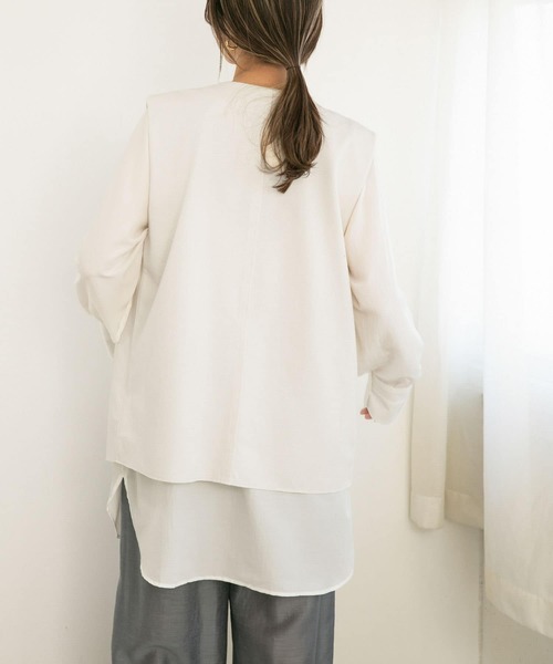 KBF(ケイビーエフ)の「ミニブークレノーカラーベスト(ベスト・レディース・グレー系その他/アイボリー・ONE)」の6枚目の写真