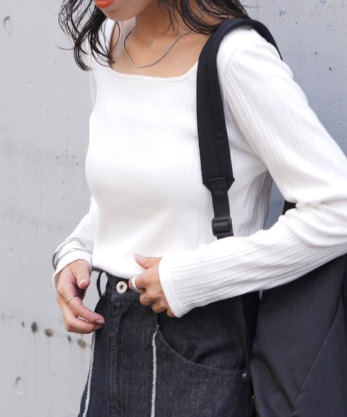 COLONY 2139（コロニートゥーワンスリーナイン）の「ランダムテレコ前後2WAYスクエアネック長袖Tシャツ（Tシャツ/カットソー・レディース・グレイッシュベージュ/オフホワイト/ブラック/ブルー・FREE）」の8枚目の写真