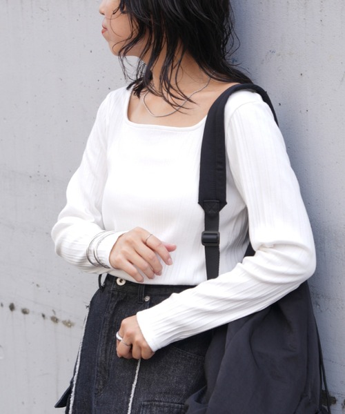 COLONY 2139（コロニートゥーワンスリーナイン）の「ランダムテレコ前後2WAYスクエアネック長袖Tシャツ（Tシャツ/カットソー・レディース・グレイッシュベージュ/オフホワイト/ブラック/ブルー・FREE）」の9枚目の写真