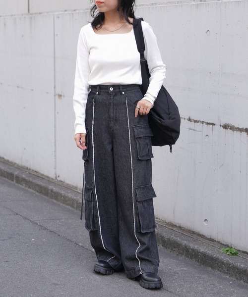 COLONY 2139（コロニートゥーワンスリーナイン）の「ランダムテレコ前後2WAYスクエアネック長袖Tシャツ（Tシャツ/カットソー・レディース・グレイッシュベージュ/オフホワイト/ブラック/ブルー・FREE）」の10枚目の写真