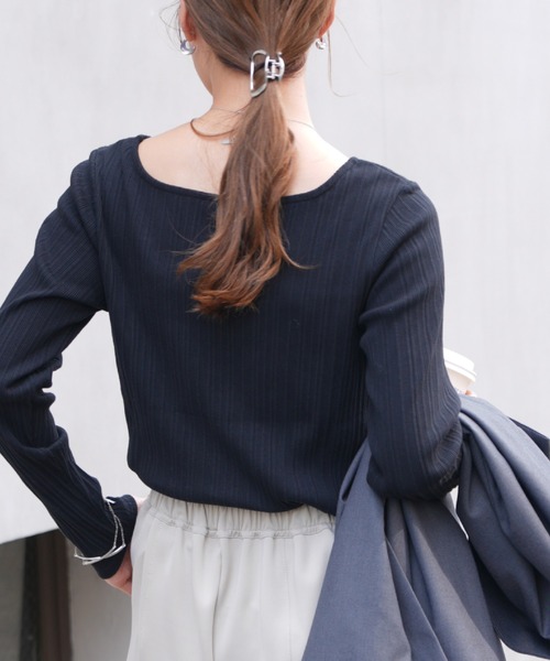 COLONY 2139（コロニートゥーワンスリーナイン）の「ランダムテレコ前後2WAYスクエアネック長袖Tシャツ（Tシャツ/カットソー・レディース・グレイッシュベージュ/オフホワイト/ブラック/ブルー・FREE）」の16枚目の写真