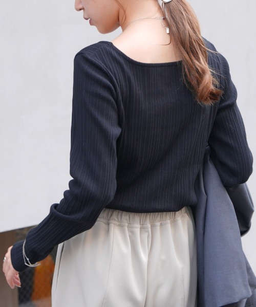 COLONY 2139（コロニートゥーワンスリーナイン）の「ランダムテレコ前後2WAYスクエアネック長袖Tシャツ（Tシャツ/カットソー・レディース・グレイッシュベージュ/オフホワイト/ブラック/ブルー・FREE）」の18枚目の写真