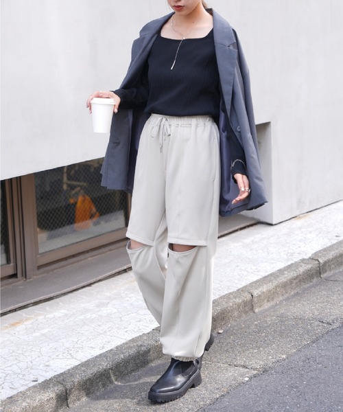 COLONY 2139（コロニートゥーワンスリーナイン）の「ランダムテレコ前後2WAYスクエアネック長袖Tシャツ（Tシャツ/カットソー・レディース・グレイッシュベージュ/オフホワイト/ブラック/ブルー・FREE）」の20枚目の写真