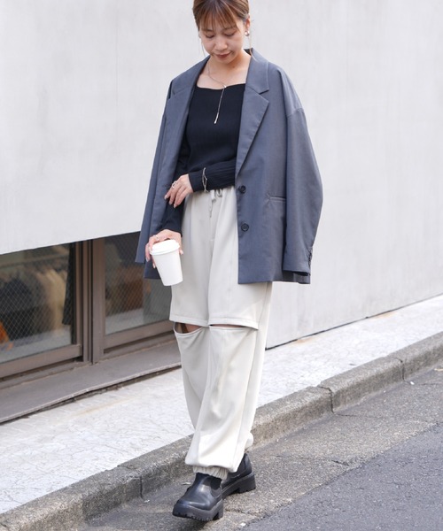 COLONY 2139（コロニートゥーワンスリーナイン）の「ランダムテレコ前後2WAYスクエアネック長袖Tシャツ（Tシャツ/カットソー・レディース・グレイッシュベージュ/オフホワイト/ブラック/ブルー・FREE）」の21枚目の写真