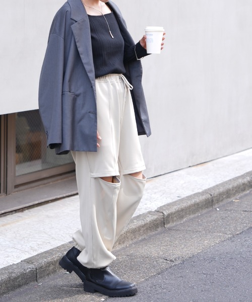 COLONY 2139（コロニートゥーワンスリーナイン）の「ランダムテレコ前後2WAYスクエアネック長袖Tシャツ（Tシャツ/カットソー・レディース・グレイッシュベージュ/オフホワイト/ブラック/ブルー・FREE）」の22枚目の写真