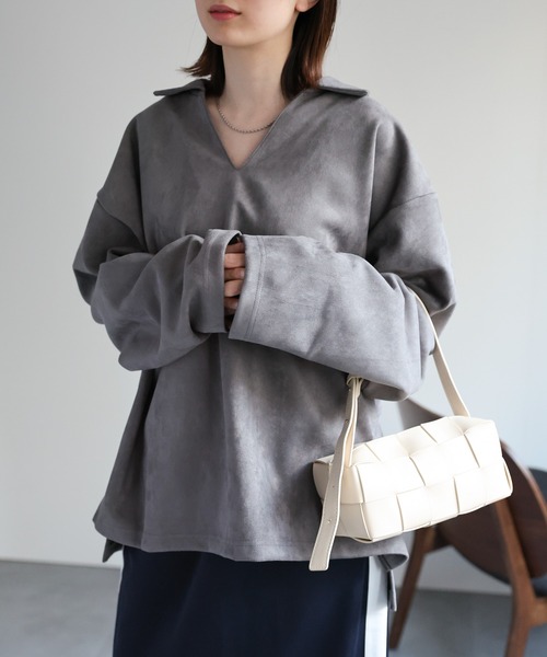 CREARE -LINO-（クレアーレリノ）の「スウェードポンチ キーネック ルーズ シャツ<ユニセックス>（シャツ/ブラウス・メンズ・ブラック/チャコールグレー/グレイッシュベージュ・M/L）」の2枚目の写真