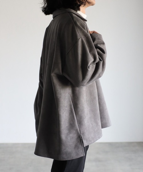 CREARE -LINO-（クレアーレリノ）の「スウェードポンチ キーネック ルーズ シャツ<ユニセックス>（シャツ/ブラウス・メンズ・ブラック/チャコールグレー/グレイッシュベージュ・M/L）」の15枚目の写真