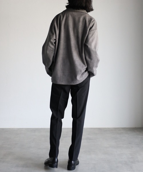 CREARE -LINO-（クレアーレリノ）の「スウェードポンチ キーネック ルーズ シャツ<ユニセックス>（シャツ/ブラウス・メンズ・ブラック/チャコールグレー/グレイッシュベージュ・M/L）」の18枚目の写真