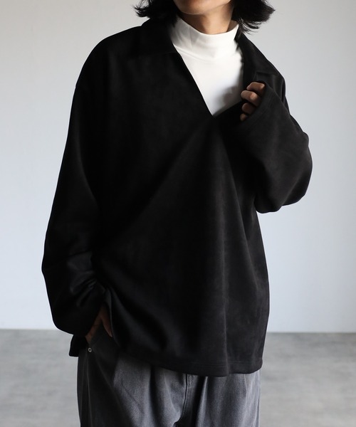 CREARE -LINO-（クレアーレリノ）の「スウェードポンチ キーネック ルーズ シャツ<ユニセックス>（シャツ/ブラウス・メンズ・ブラック/チャコールグレー/グレイッシュベージュ・M/L）」の4枚目の写真