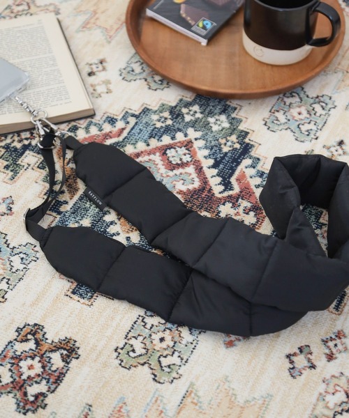 BAYFLOW（ベイフロー）の「BFキルトショルダーストラップ（スマホグッズ・レディース・ブラック/ベージュ・0）」の2枚目の写真