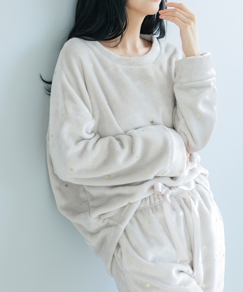 fran de lingerie（フランデランジェリー）の「ふんわり軽くて暖かいmemory fleece (メモリーフリース)さっと被れるプルオーバー 「メモリーフリース」 プルオーバー上下セット（ルームウェア/パジャマ・レディース・ピンク系その他2/ピンク系その他5/ブラウン系その他/ベージュ系その他/ネイビー/ホワイト系その他/オフホワイト・S-M/M-L）」の4枚目の写真