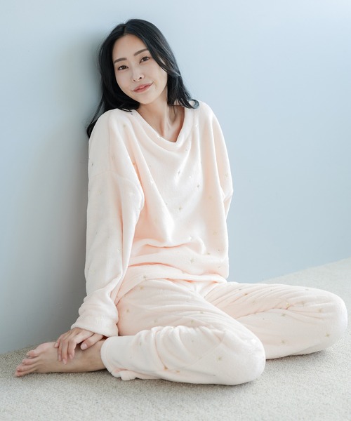 fran de lingerie（フランデランジェリー）の「ふんわり軽くて暖かいmemory fleece (メモリーフリース)さっと被れるプルオーバー 「メモリーフリース」 プルオーバー上下セット（ルームウェア/パジャマ・レディース・ピンク系その他2/ピンク系その他5/ブラウン系その他/ベージュ系その他/ネイビー/ホワイト系その他/オフホワイト・S-M/M-L）」の7枚目の写真