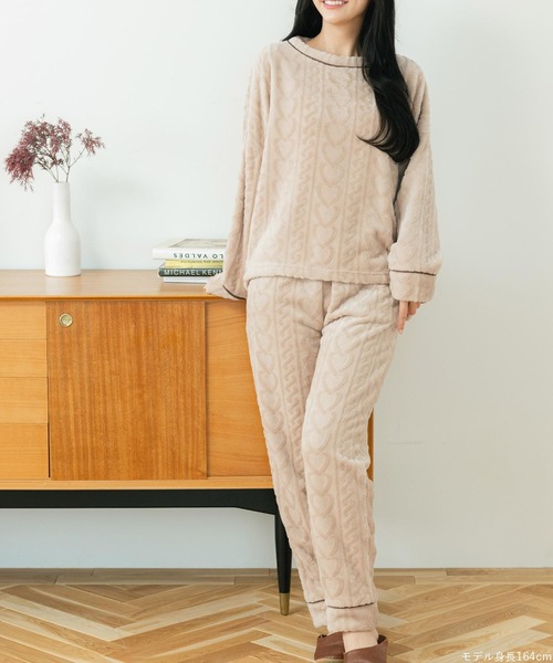 fran de lingerie（フランデランジェリー）の「ふんわり軽くて暖かいmemory fleece (メモリーフリース)さっと被れるプルオーバー 「メモリーフリース」 プルオーバー上下セット（ルームウェア/パジャマ・レディース・ピンク系その他2/ピンク系その他5/ブラウン系その他/ベージュ系その他/ネイビー/ホワイト系その他/オフホワイト・S-M/M-L）」の11枚目の写真